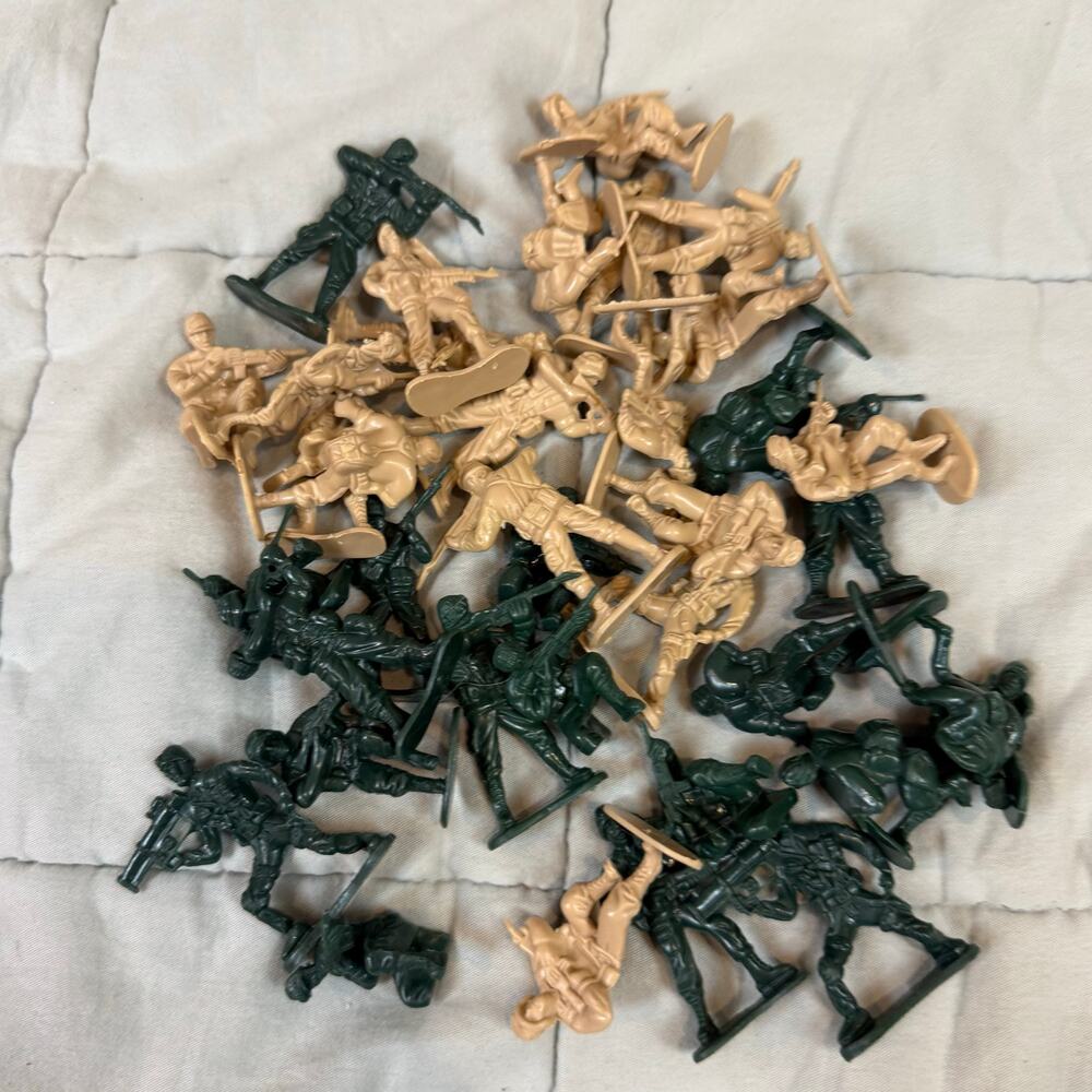 Lot of 37 Green & Beige Army Men Plastic Toy Figures 2"